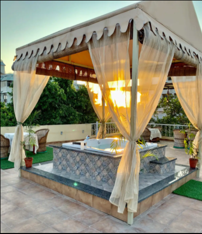 Luxury 4 bedroom Condo with Terrace & Jacuzzi