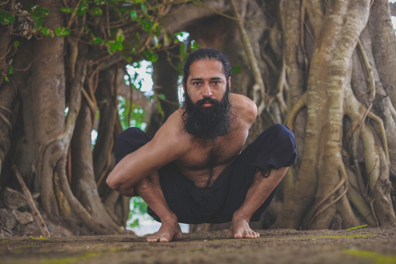 Eka Paad Badha Malasana 