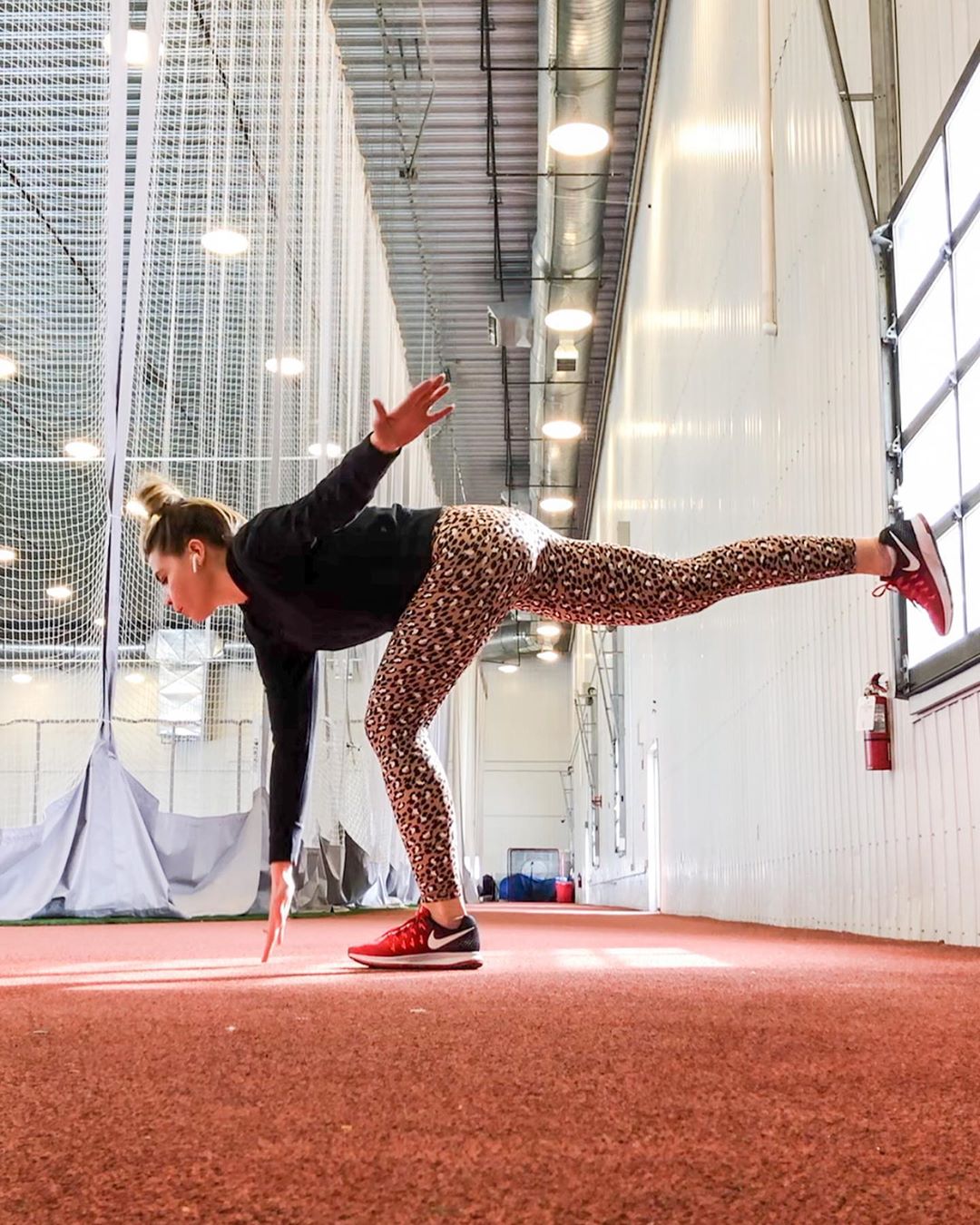 Single leg deadlifts (Photo: tracysaxy/Instagram)