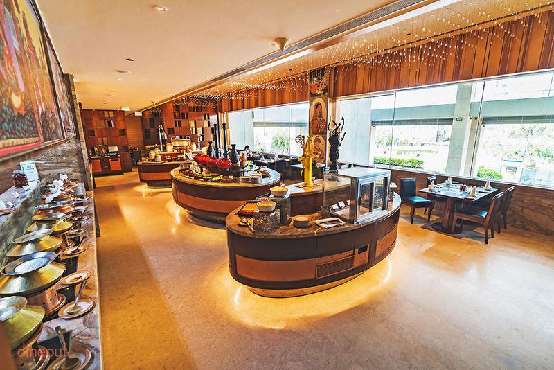 Monarch - Holiday Inn