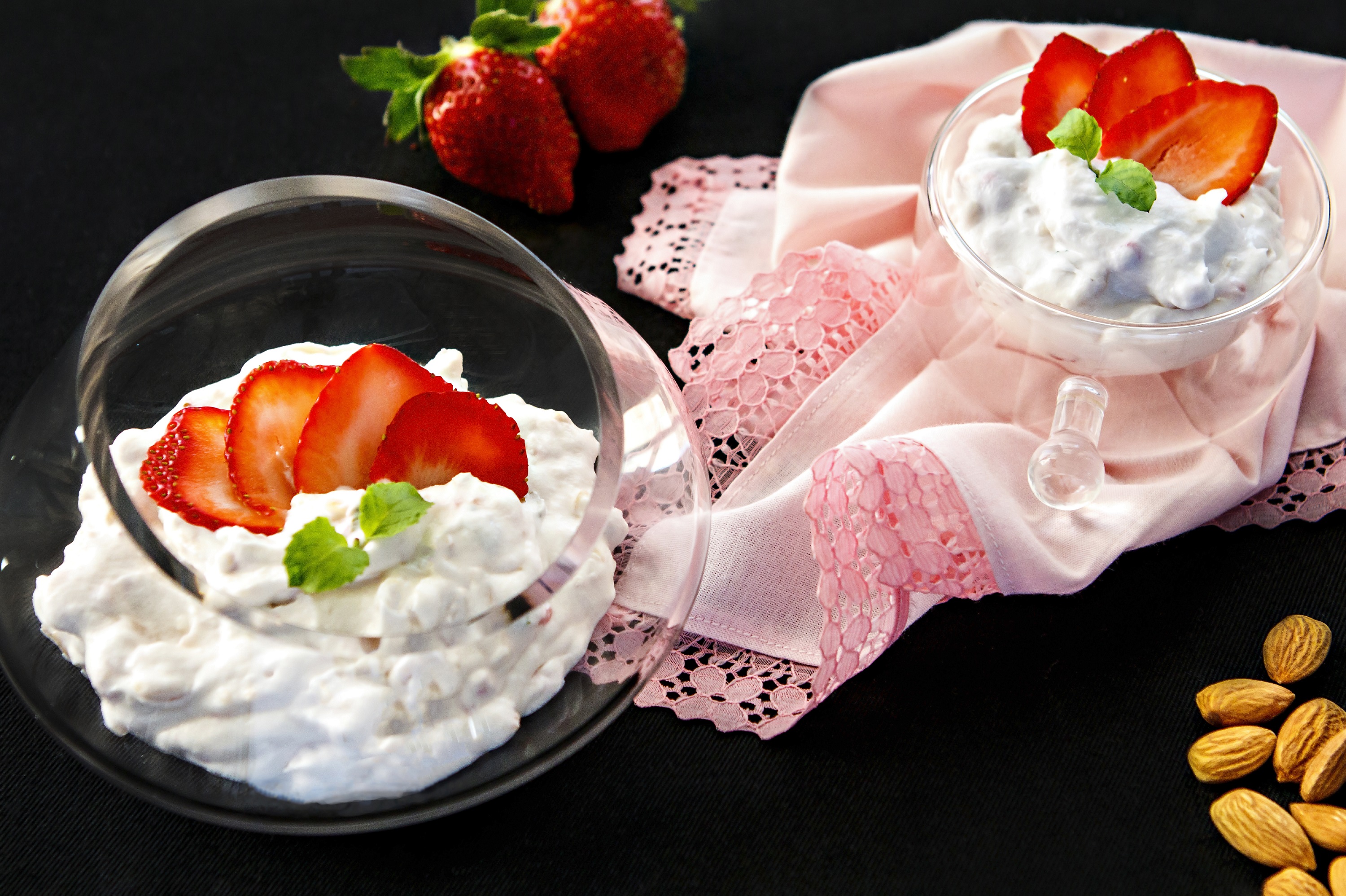 ALMOND STRAWBERRY CREAM