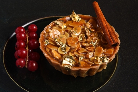 Almond cinnamon tart