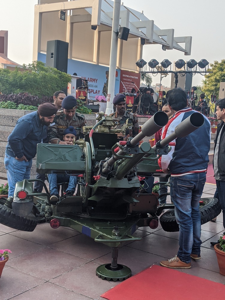 Army Weapon and Equipment Display @Select CITYWALK.jpg