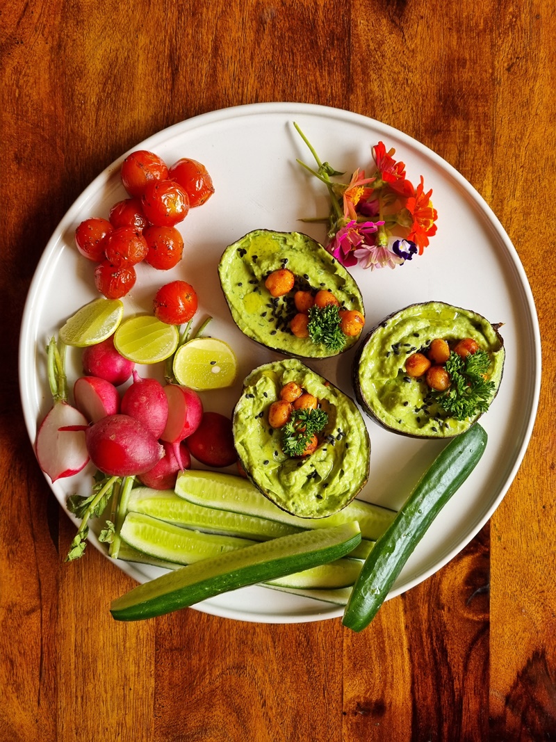 Avacado hummus - Easter eggs by Vindhya Karwa (Vinplate)