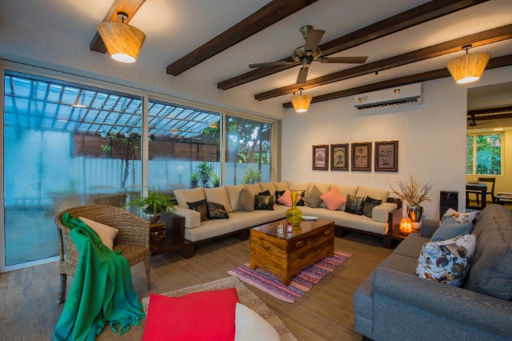 COCKTAILS AND BOARDGAMES BY THE POOLSIDE 