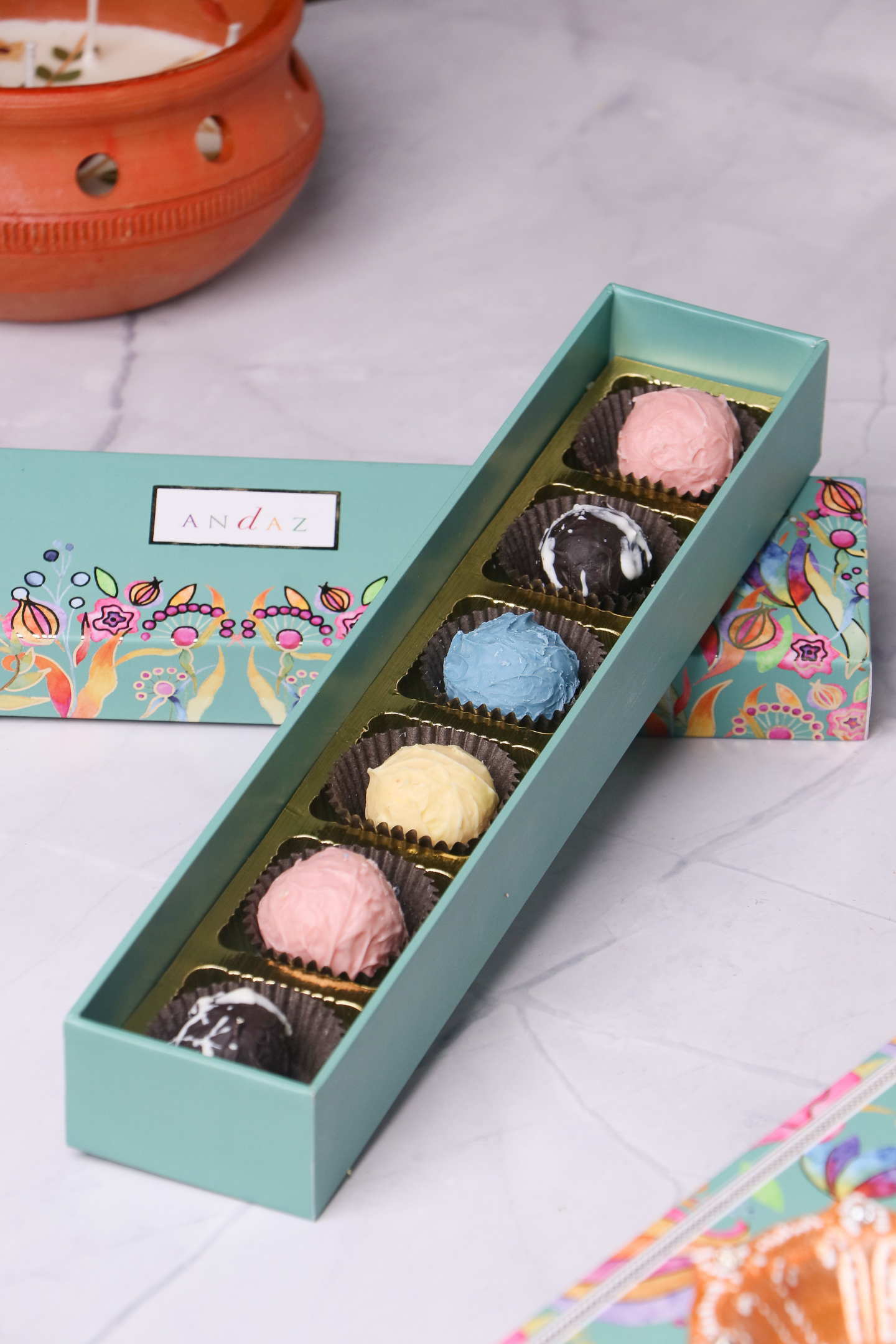 Light up your festivities with Andaz Delhi’s delightful luxurious hampers