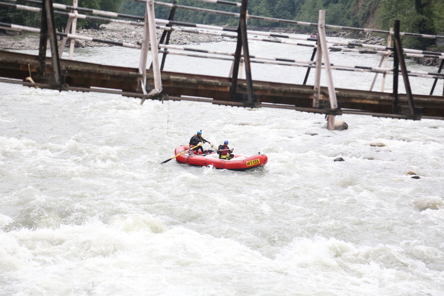 Chef & Host, Ranveer Brar experiencing the White water rafting near Kullu, HP as a part of the show