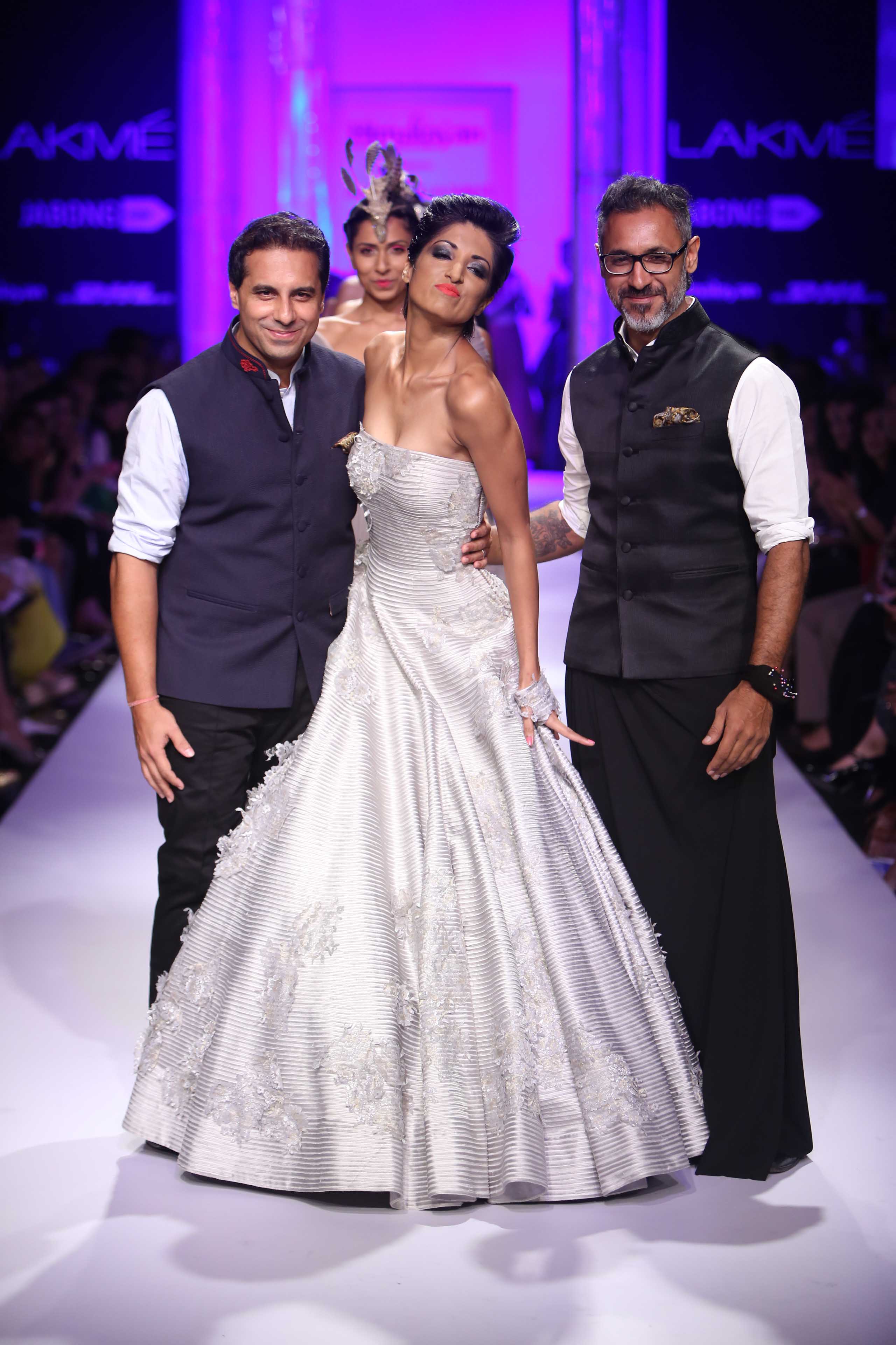 Designers Shantanu & Nikhil with Showstopper Jesse Randhawa at LFW WF 2014