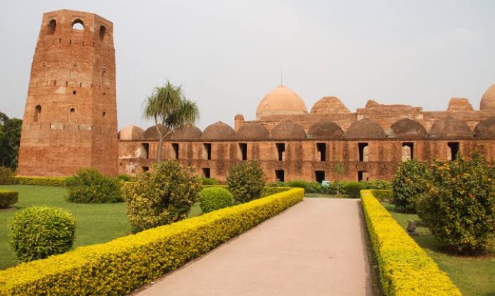 Another view of Katra Masjid