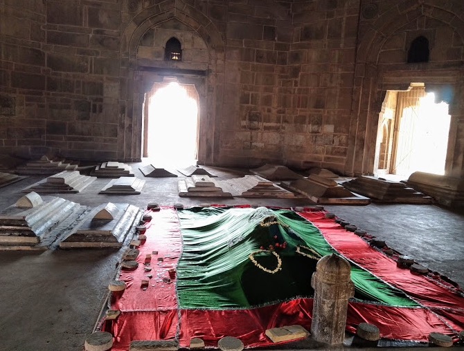 The graves of Sher Shah Suri and family