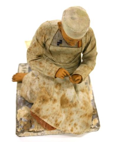 Clay figures in museums