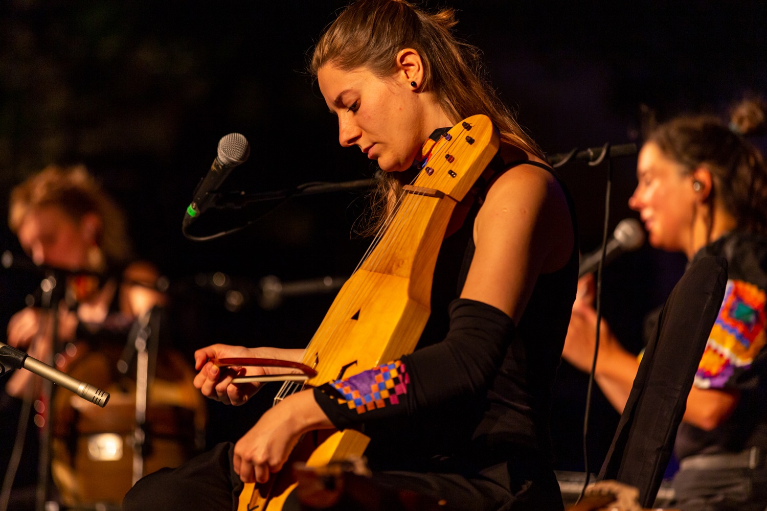 Karolina Cicha is a singer, composer, multi-instrumentalist and one-woman-orchestra.