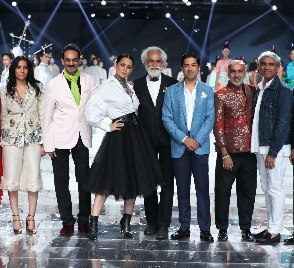 L-R Anamika Khanna, Wendell Rodricks, Kangana Ranaut, Sunil Sethi, Nitin Passi, Manoviraj Khosla and Rajesh Pratap Singh