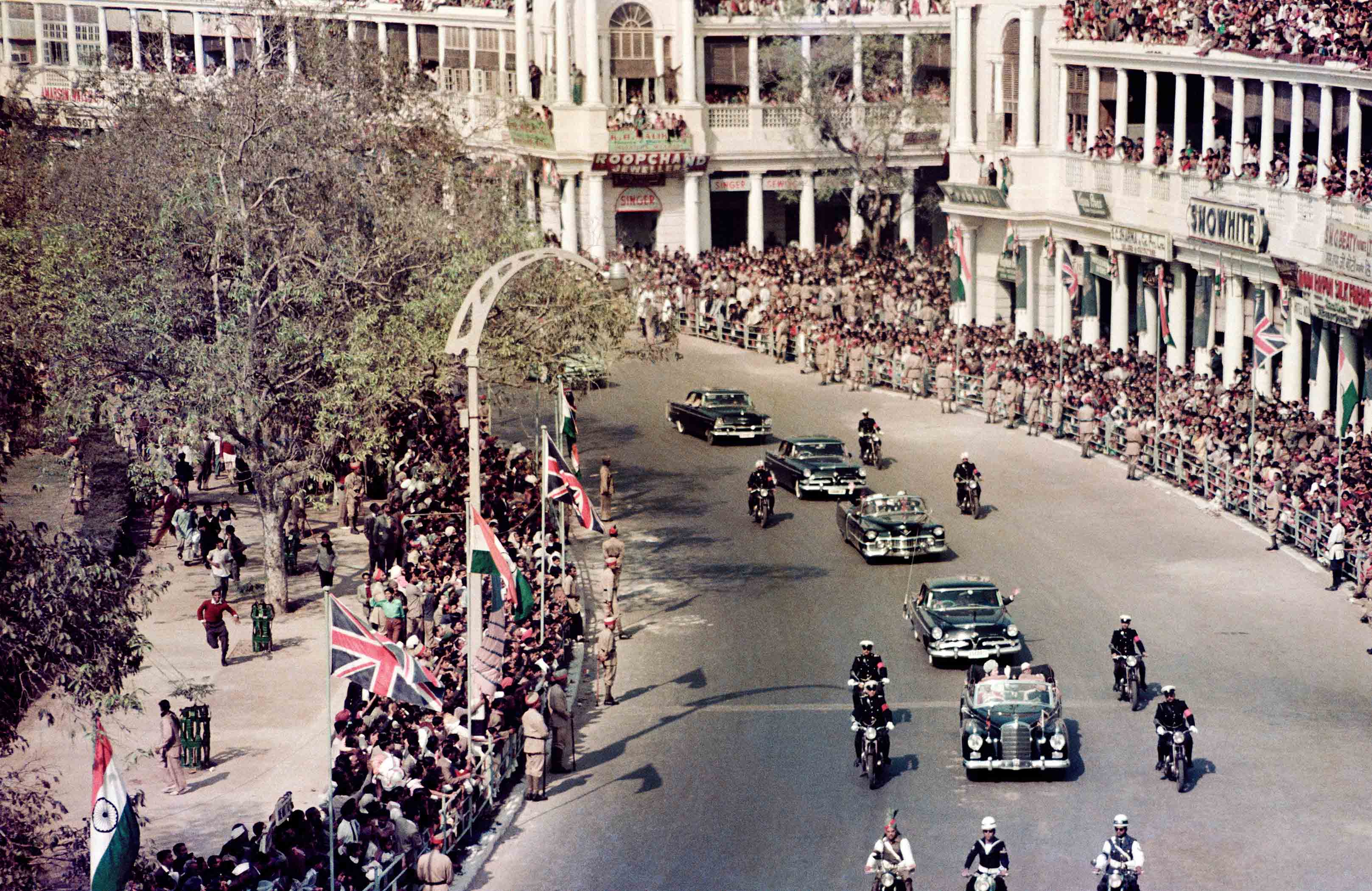 Madan Mahatta, Queen Elizabeth & Dr Rajinder Prasad through Cannaught Place 1961