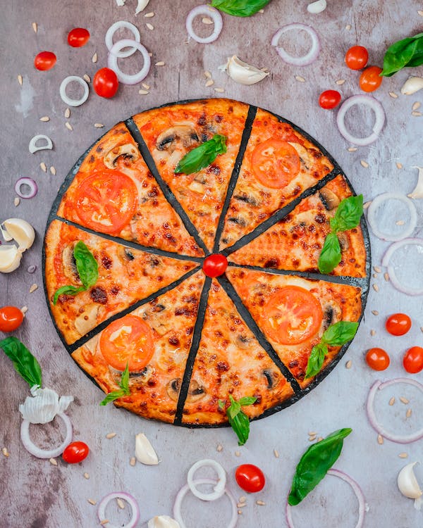 THE QUICKEST MARGHERITA PIZZA EVER!