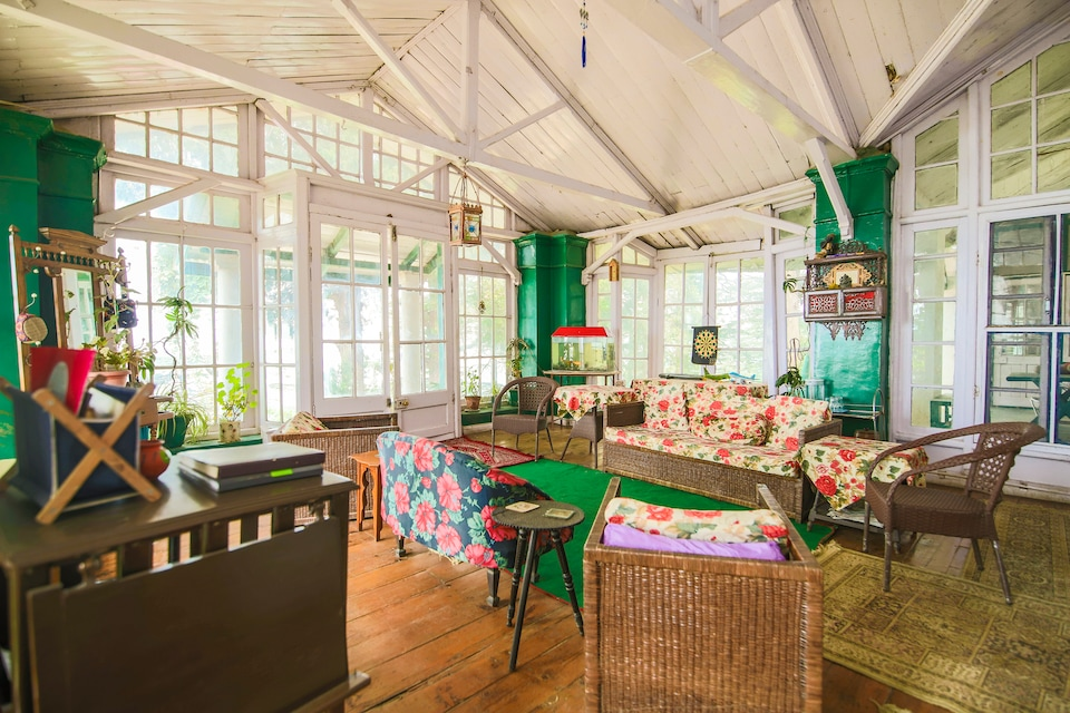 OYO Home 16946 Heritage 2BHK, Near Strawberry Hill, Kasumpti, Shimla