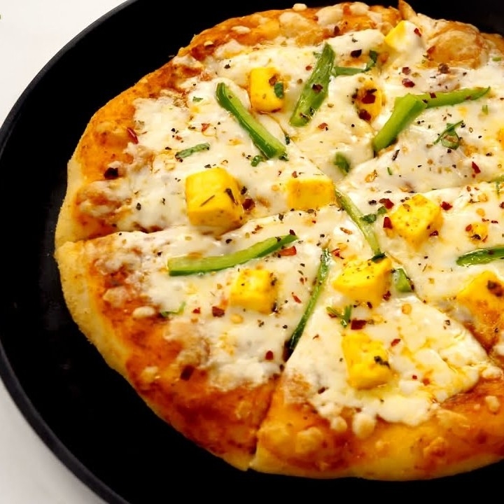 Paneer Makhani Pizza