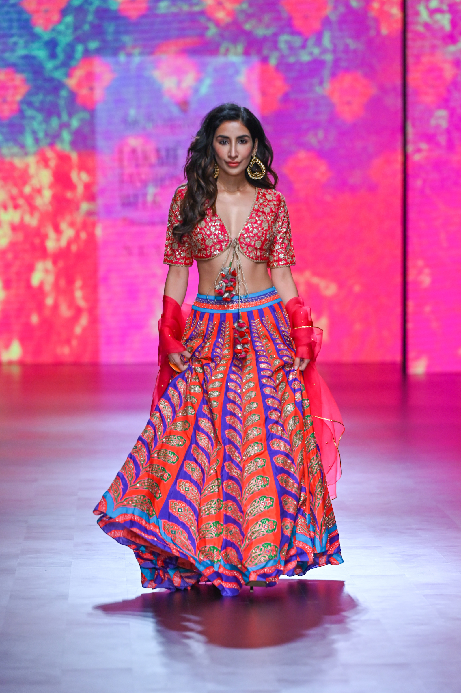 Parul Gulati showcasing Swati Vijayivargie's collection ‘Gulaal’ inspired by the splendour of the Pink City to Lakmé Fashion Week x FDCI