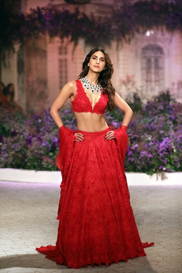 Actor Vaani Kapoor in Roseroom by Isha Jajodia collection at FDCI Hyundai India Couture Week 