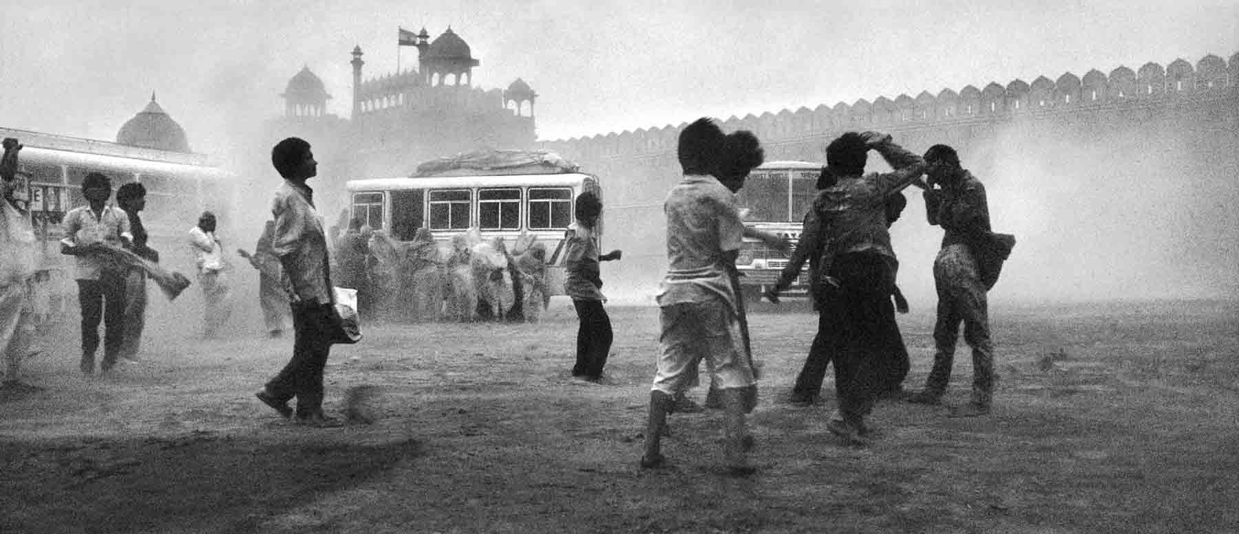 Raghu Rai, Dust storm, Red fort, 1986,Highres