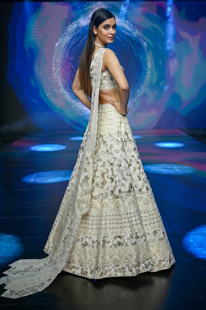 Showstopper Diana Penty for Disha Patil at LFW 2020