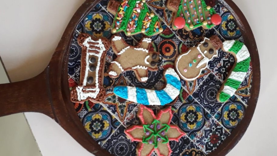 Simple Gingerbread Cookies