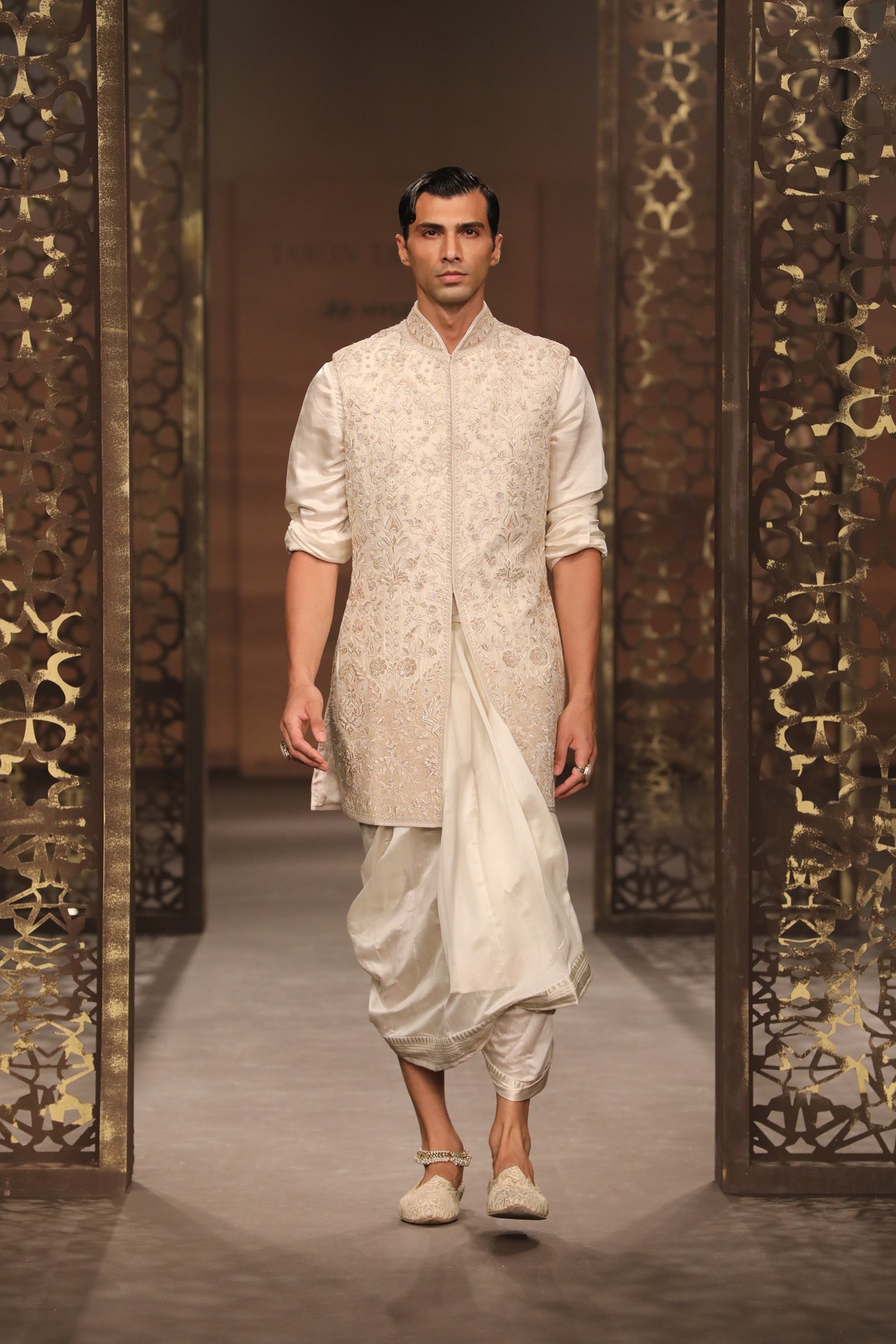 Tarun Tahiliani collection at FDCI Hyundai India Couture Week 