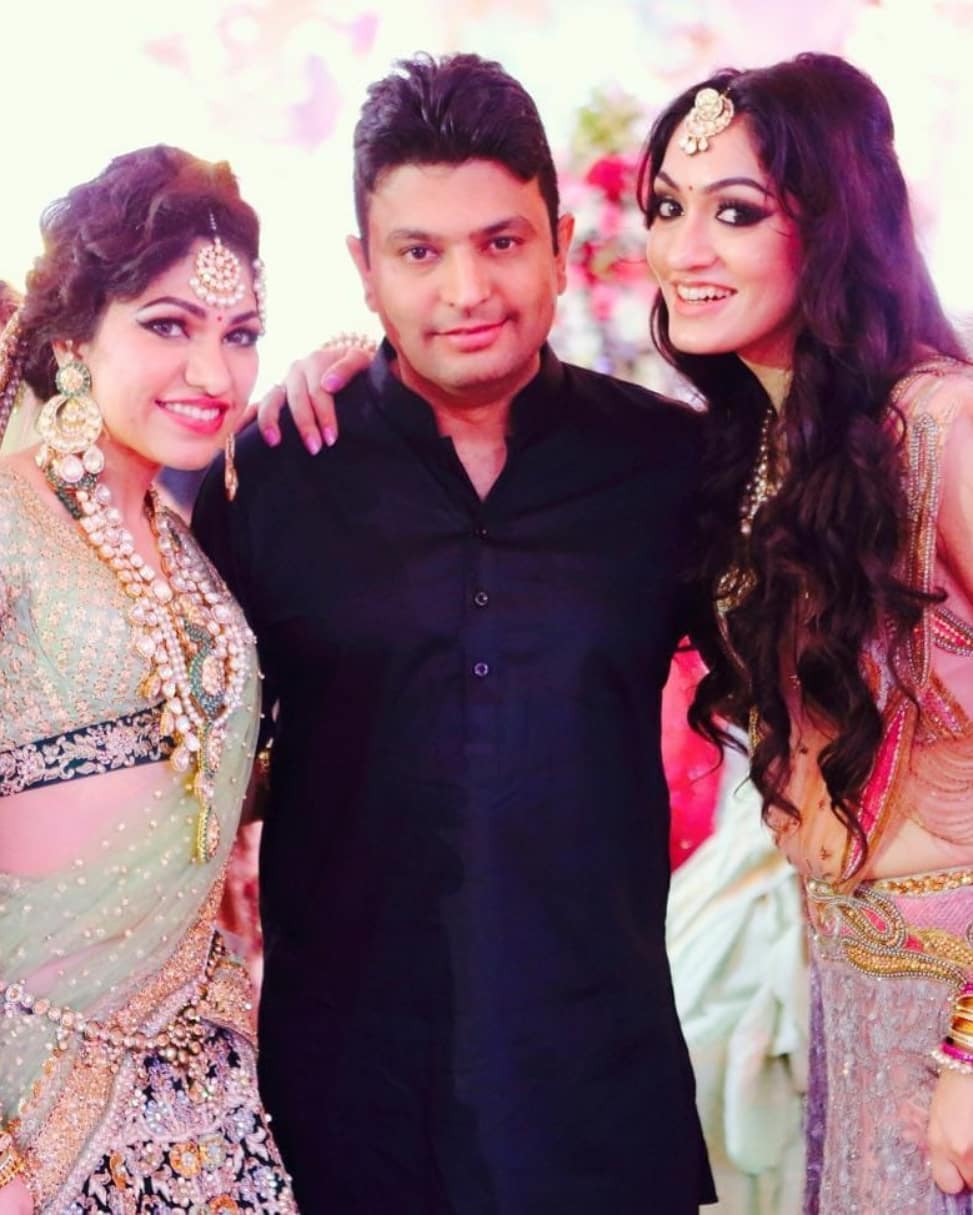 Tulsi Kumar with brother Bhushan Kumar and sister Khushali Kumar