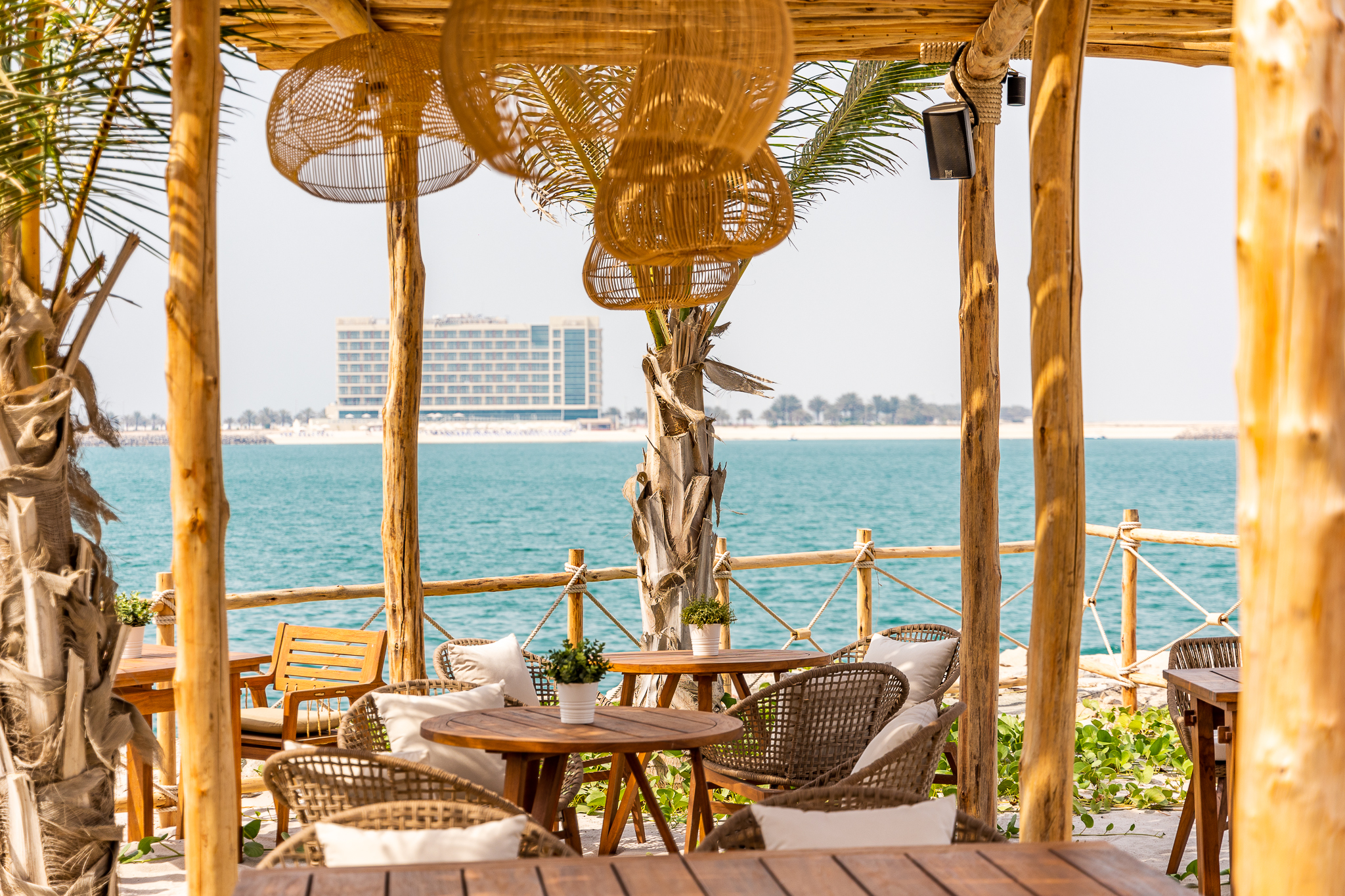 Ula Beach Bar, Mövenpick Resort Al Marjan Island.