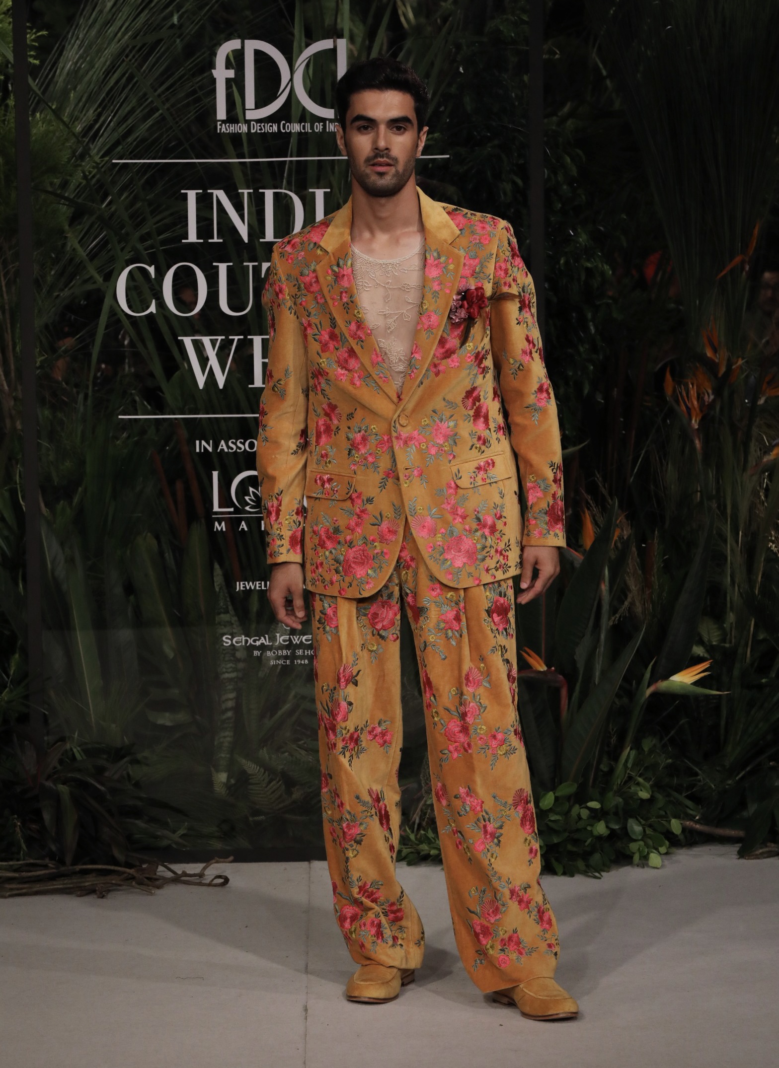 VARUN BAHL'S COLLECTION AT FDCI INDIA COUTURE WEEK 2022