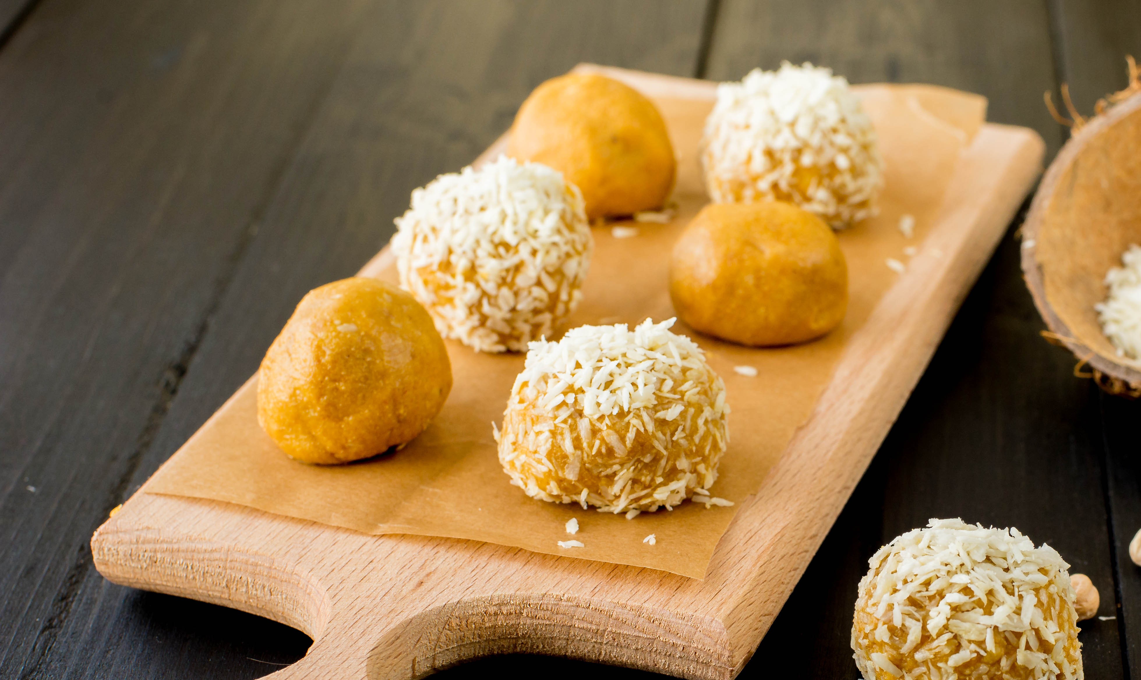 coconut laddoo.jpg 