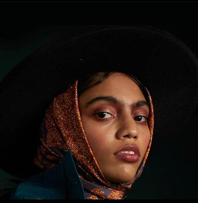 6 Ways to Style a Scarf 