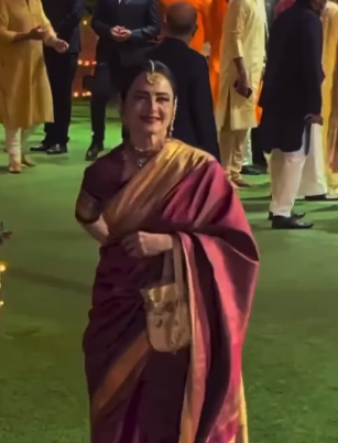 Rekha. (Screen grab: lycagoldradio/Instagram)