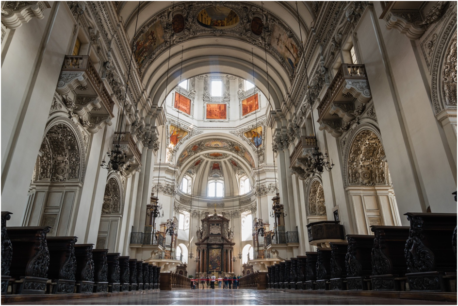 High Ceilings and an expansive volume magnifies the space. (Image Courtesy: BarnyZ-Flickr)