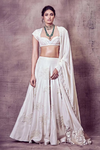 Exploring the timeless allure of heritage Indian clothing