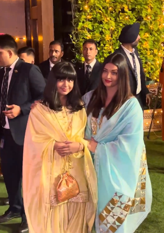Aishwarya Rai Bachchan, Aaradhya Bachchan. (Screen grab: bollywood.bindasss/Instagram)