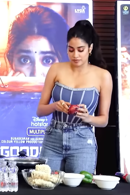 Janhvi Kapoor. (Screengrab: Bollywood Bubble)