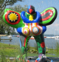 Oiseau Amoureux, a sculptural fountain by the French feminist film-maker