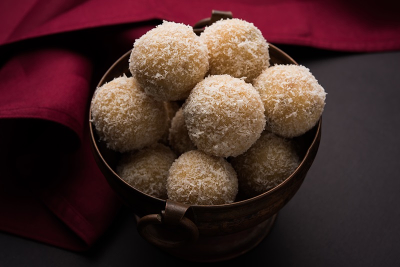Nariyal Laddu. (Photo: Shutterstock)