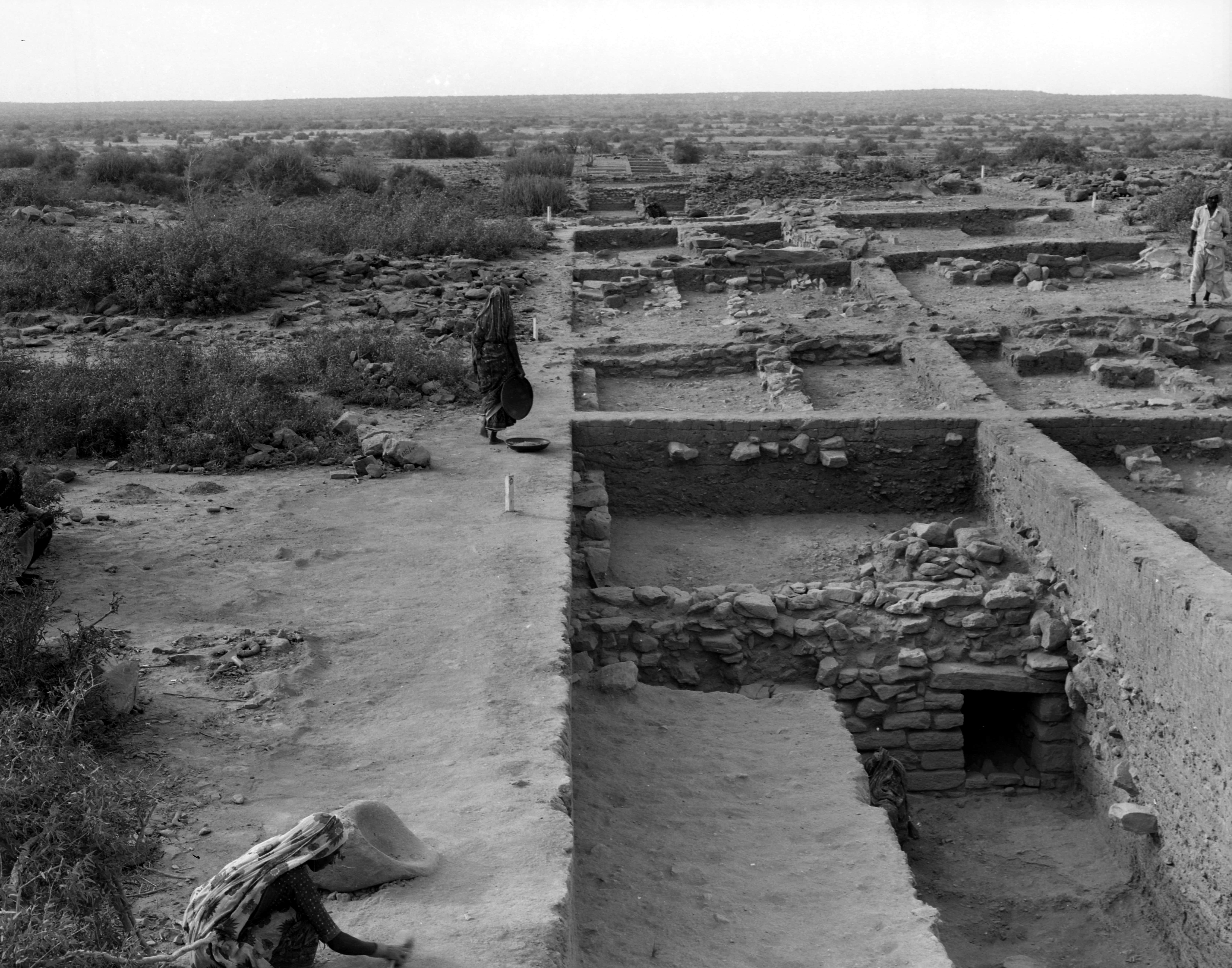 Middle town drain, Opening of the drain in the northern arm of the broad way in Dholavira (c) ASI