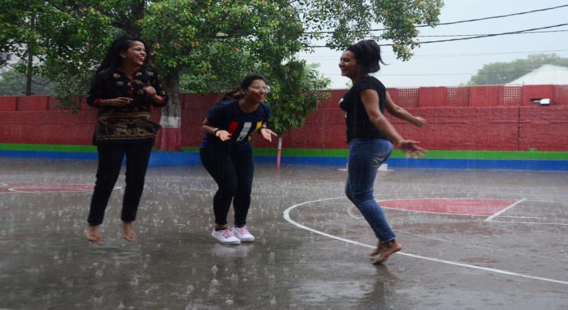 Active girls have better lung function in adolescence: Study