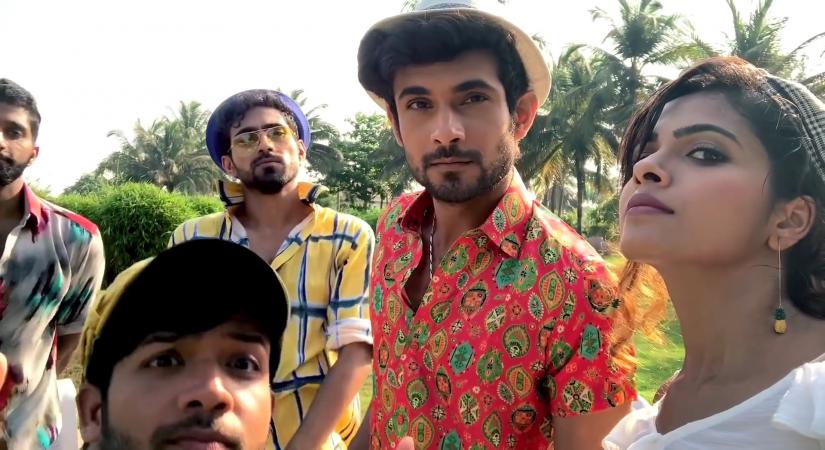 Band SANAM and singer Sanah Moidutty have released their own version of Mohd. Rafi's 1968 classic number "Aaj kal tere mere pyaar ke charche".