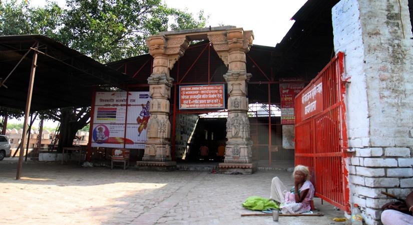 Jaipur artist pens 'Ramcharitmanas' with paintbrush