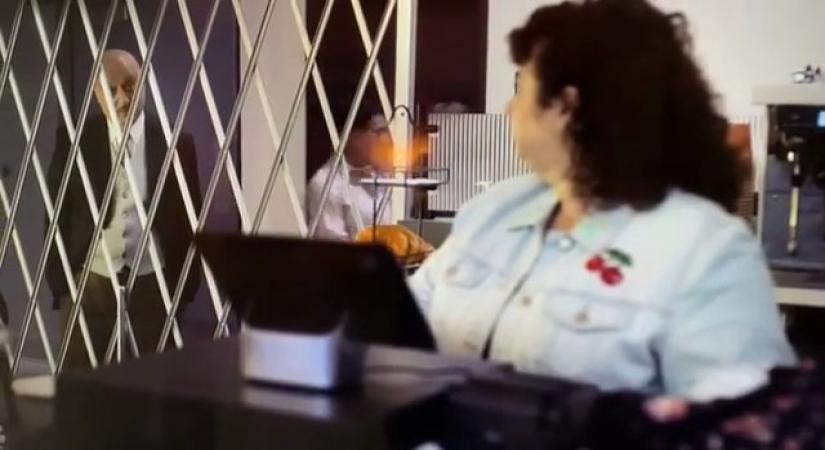 Superstar Shah Rukh Khan-starrer "Main Hoon Na" is one of the loved films by the audience. Be it its songs or dialogues or action scenes, the Farah Khan  directorial debut was intermingled with a gamut of entertaining elements. And now on Wednesday, veteran actor Anupam Kher treated SRK's fans with a special 'Main Hoon Na' video.