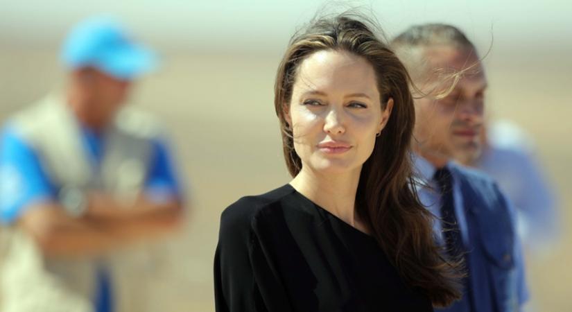 AZRAQ, Sept. 9, 2016 (Xinhua) -- U.S. actress and special envoy to the United Nations High Commissioner for Refugees(UNHCR) Angelina Jolie is seen during her visit to a Syrian refugee camp in Azraq, Jordan, on Sept. 9, 2016. (Xinhua/Mohammad Abu Ghosh/IANS)