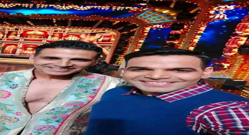 Akshay Kumar's lookalike Vikalp Mehta has garnered more than 1.4 million views on his YouTube channel for recreating the superhit "Shaitan ka saala" song from "Housefull 4". Vikalp says the 53-year-old superstar has never discouraged him for imitating him unlike many other actors.