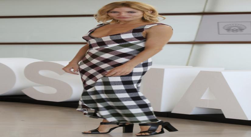 US actress/cast member Sienna Miller poses during the photocall of the film 'High Rise' at the 63rd annual San Sebastian International Film Festival, in San Sebastian, northern Spain, 22 September 2015. The festival runs from 18 to 26 September. EFE/Juan Herrero/IANS