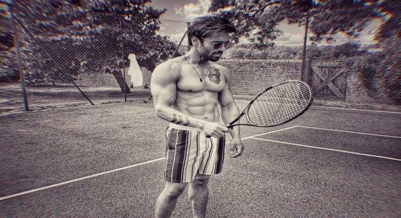 It seems actor Pulkit Samrat has worked hard on his body for his character in Bejoy Nambiar's upcoming film "Taish". Pulkit on Saturday took to Twitter and shared a picture in which he is seen flaunting his abs and chiseled muscles.