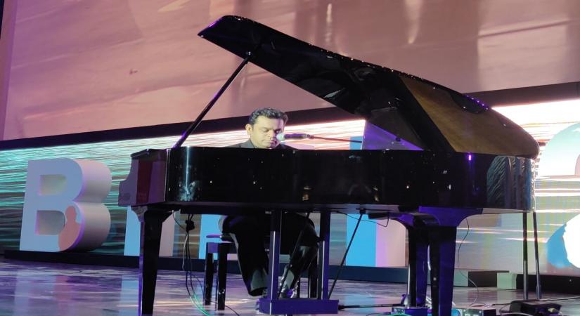 Oscar-winning composer A.R. Rahman says that there are lots of social stigmas around musicians, which is reflected on the big screen. Rahman is attending the Busan International Film Festival (BIFF) with the team of "99 Songs", which is produced and co-written by the Grammy and Oscar-winning musician.