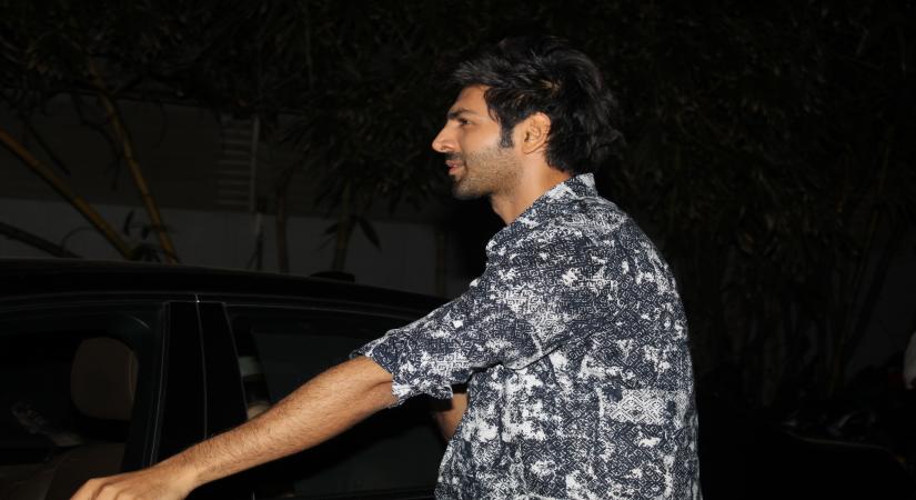 Mumbai: Actor Kartik Aaryan seen at a Sun N Sand in Mumbai's Juhu, on Oct 1, 2019. (Photo: IANS)